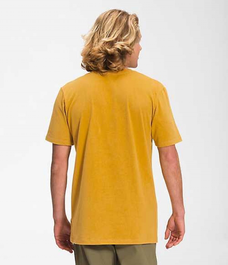 Camiseta The North Face Half Dome Hombre Amarillo | 6401739-HF